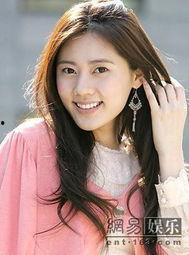 秋瓷弦个人资料,才华横溢的影视新星，多面魅力绽放荧屏