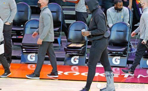 明星扭伤脚,康复之路引粉丝关注